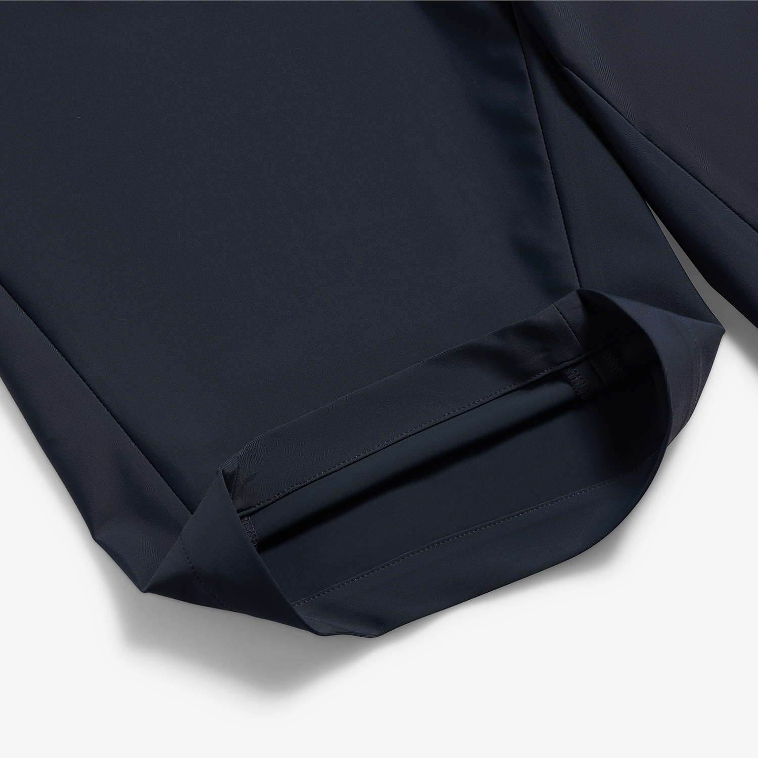 Pouch Pocket Slim-Fit Shorts_DG