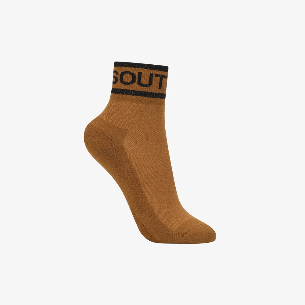 Color Contrast Logo Lettering Crew Socks_BR