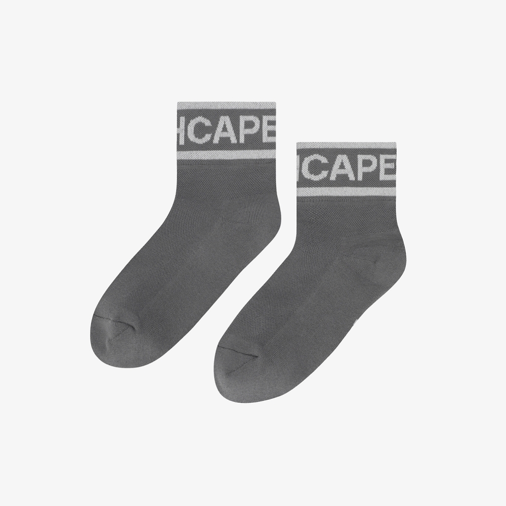 Color Contrast Logo Lettering Crew Socks_DG