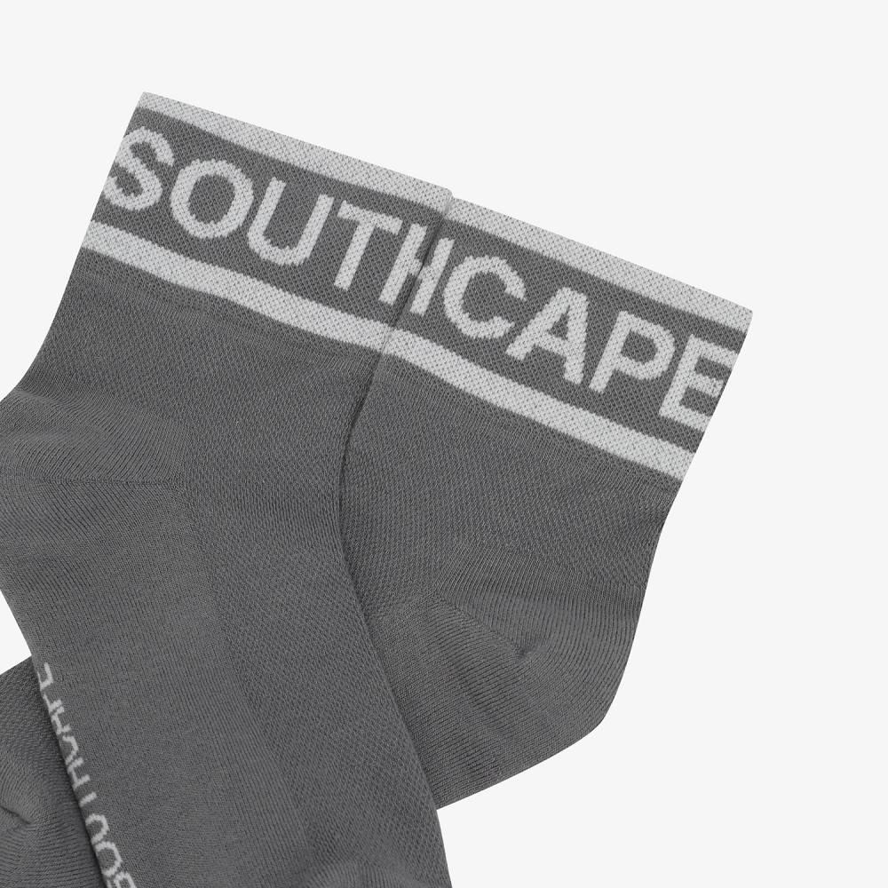 Color Contrast Logo Lettering Crew Socks_DG