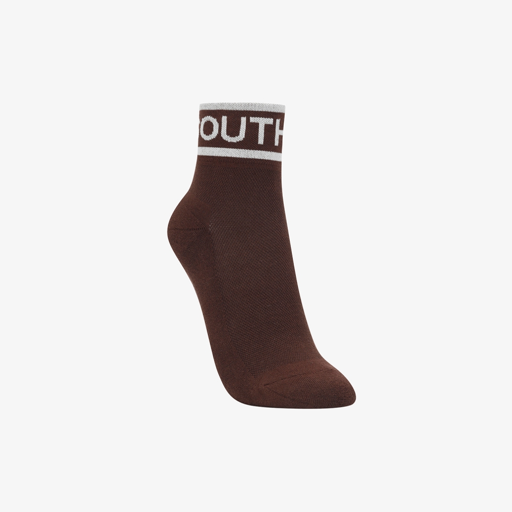 Color Contrast Logo Lettering Crew Socks_DW