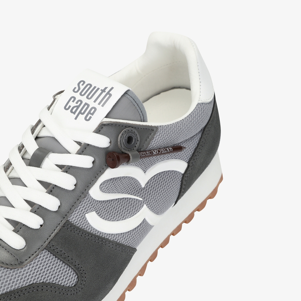 New Logo Color-Block Spikeless Shoes_GY