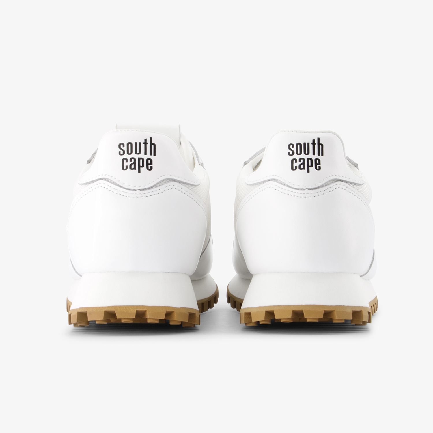 26 New Logo Spikeless Shoes_BE