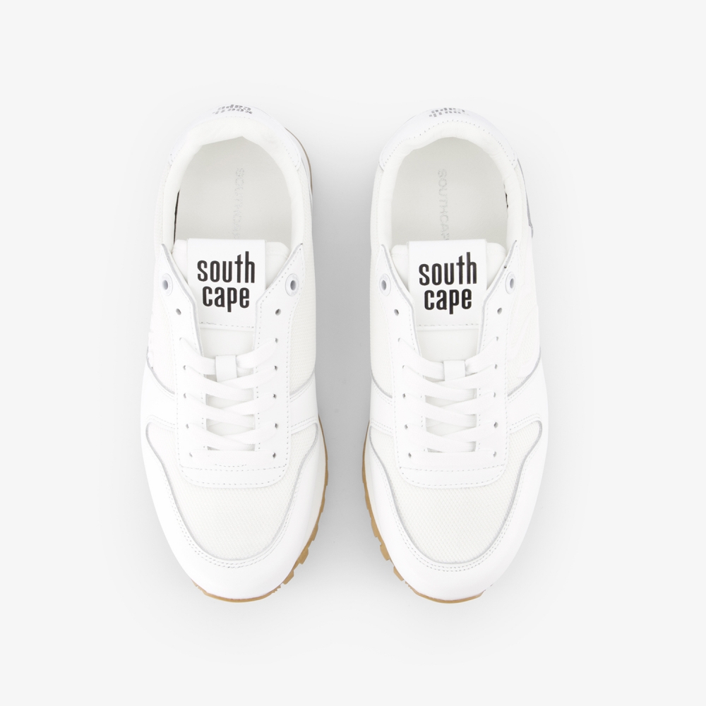 26 New Logo Spikeless Shoes_BE