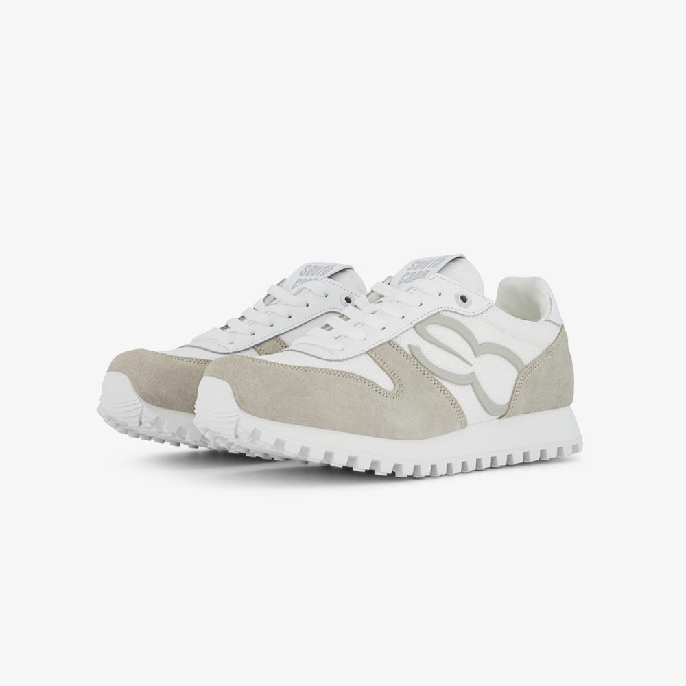 26 New Logo Spikeless Shoes_GY