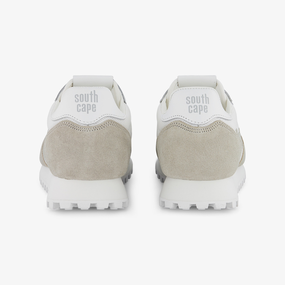 26 New Logo Spikeless Shoes_GY