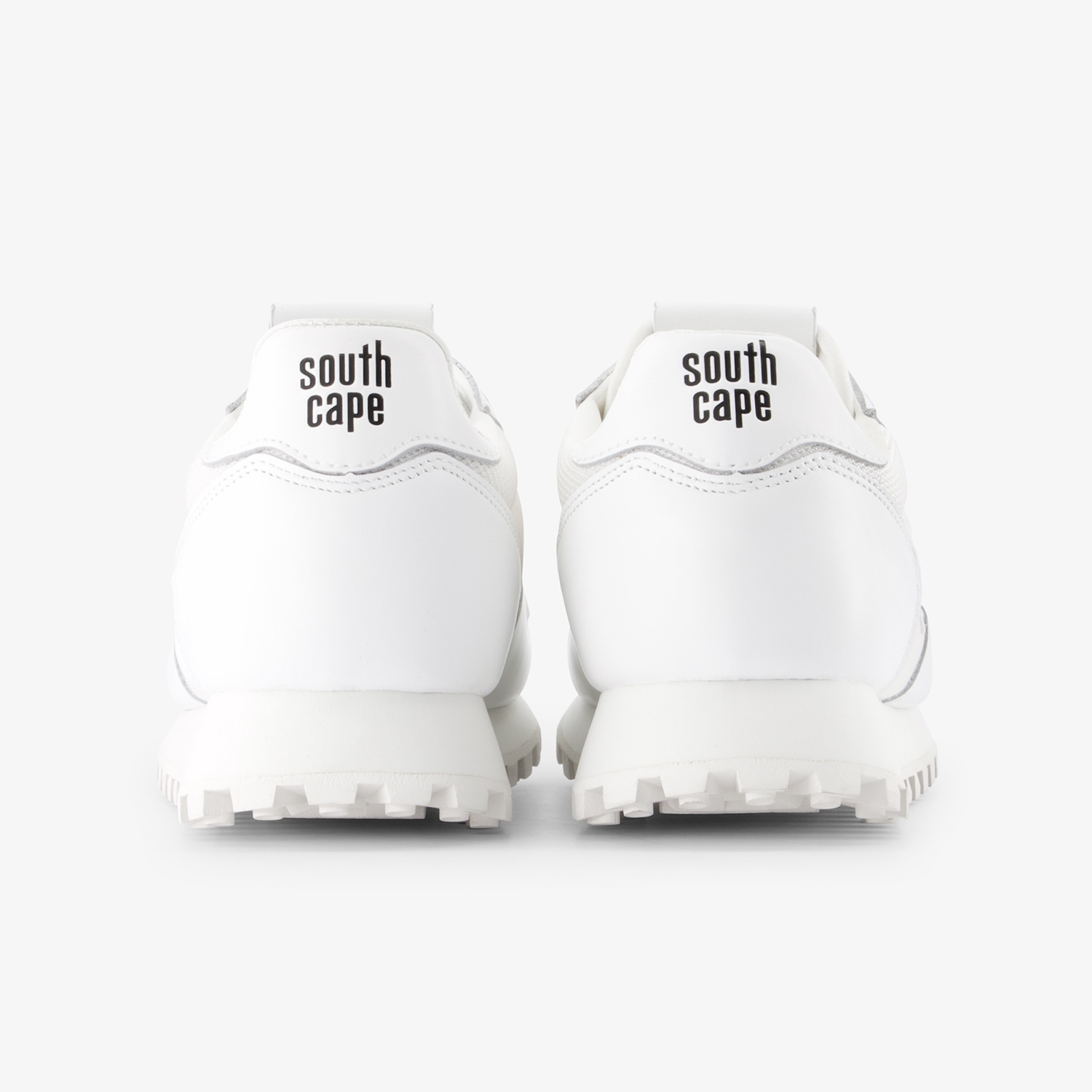 26 New Logo Spikeless Shoes_WT
