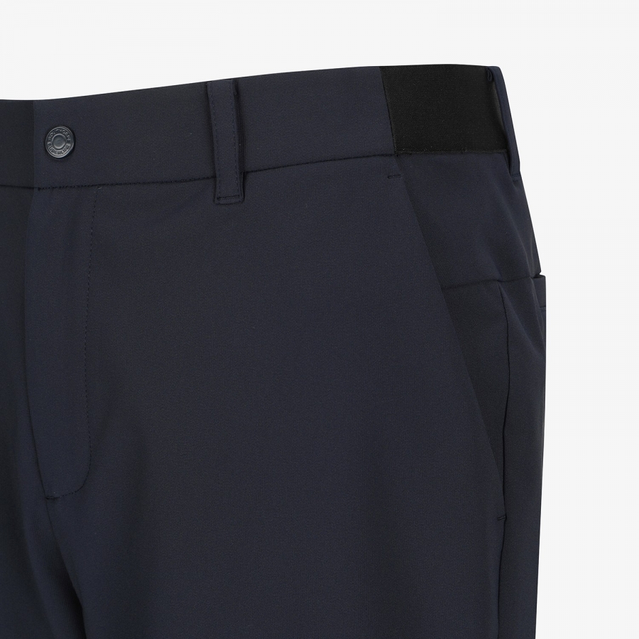 Performance Slim-Fit Shorts_DA
